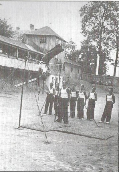 Niesamowita historia Torsanu. Zobacz archiwalne zdjęcia