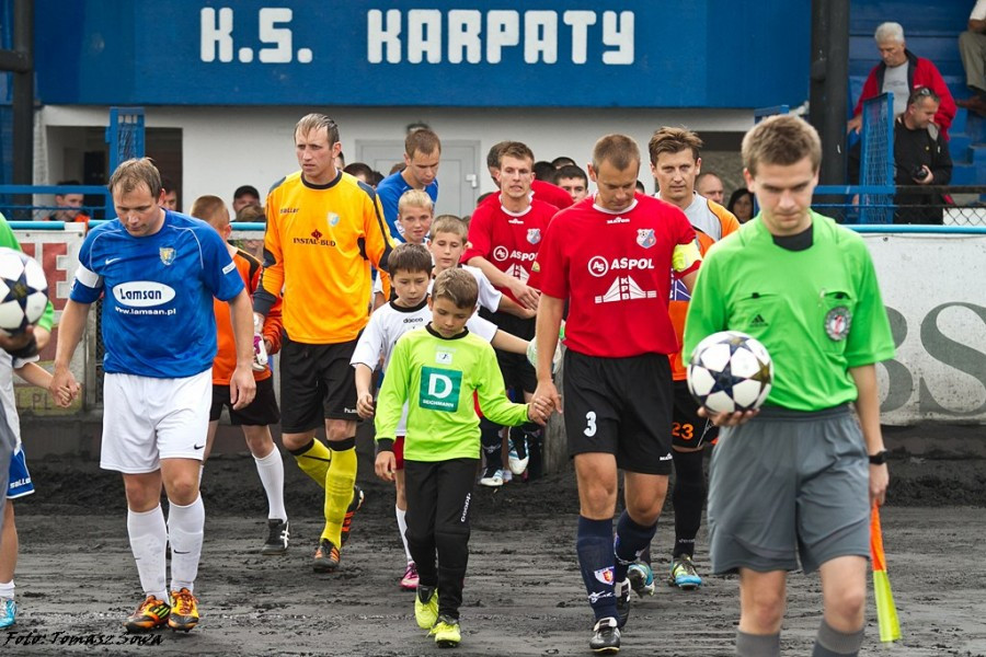 Derby z Krosnem na remis. Czterech zawodników wyrzuconych z boiska