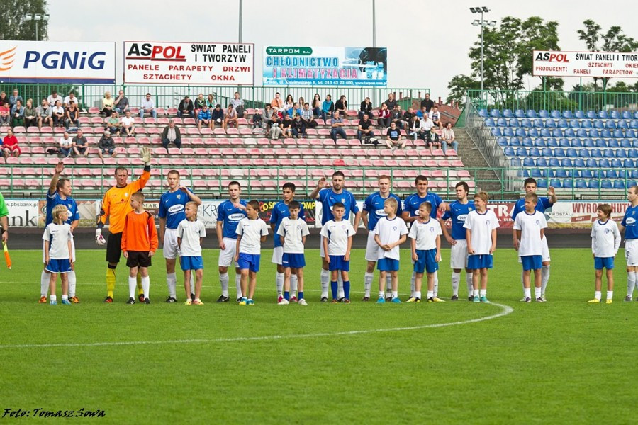 Derby z Krosnem na remis. Czterech zawodników wyrzuconych z boiska