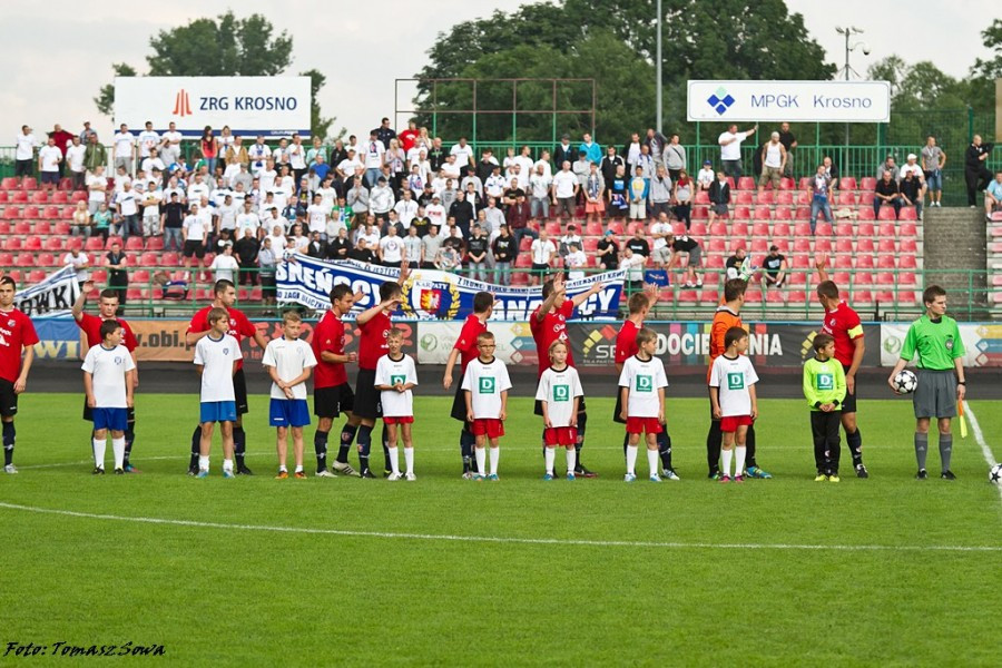 Derby z Krosnem na remis. Czterech zawodników wyrzuconych z boiska