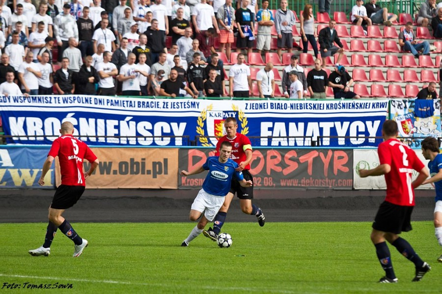 Derby z Krosnem na remis. Czterech zawodników wyrzuconych z boiska
