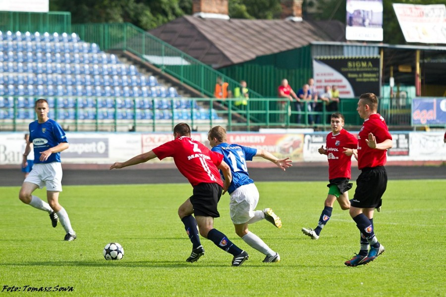 Derby z Krosnem na remis. Czterech zawodników wyrzuconych z boiska