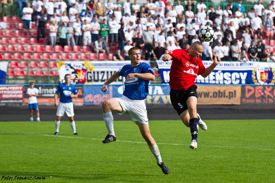 Derby z Krosnem na remis. Czterech zawodników wyrzuconych z boiska