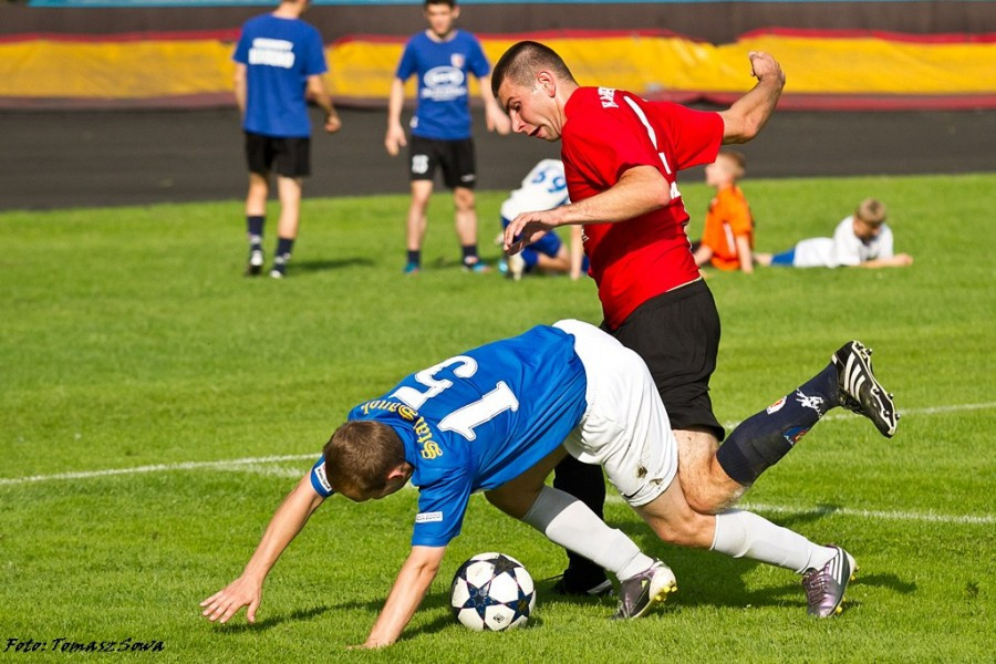 Derby z Krosnem na remis. Czterech zawodników wyrzuconych z boiska
