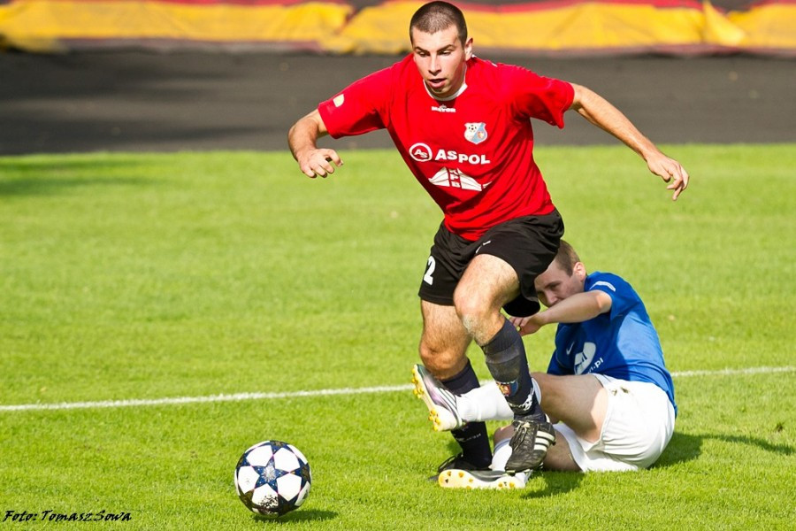 Derby z Krosnem na remis. Czterech zawodników wyrzuconych z boiska