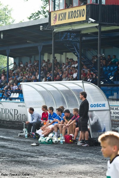 Derby z Krosnem na remis. Czterech zawodników wyrzuconych z boiska
