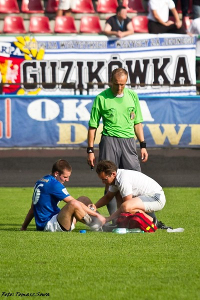 Derby z Krosnem na remis. Czterech zawodników wyrzuconych z boiska