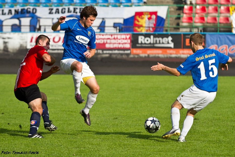 Derby z Krosnem na remis. Czterech zawodników wyrzuconych z boiska