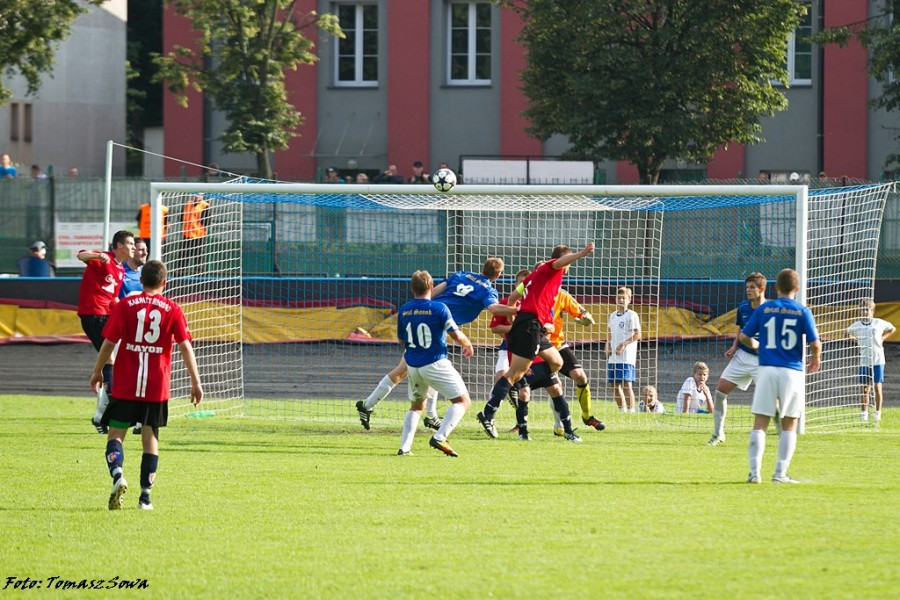 Derby z Krosnem na remis. Czterech zawodników wyrzuconych z boiska