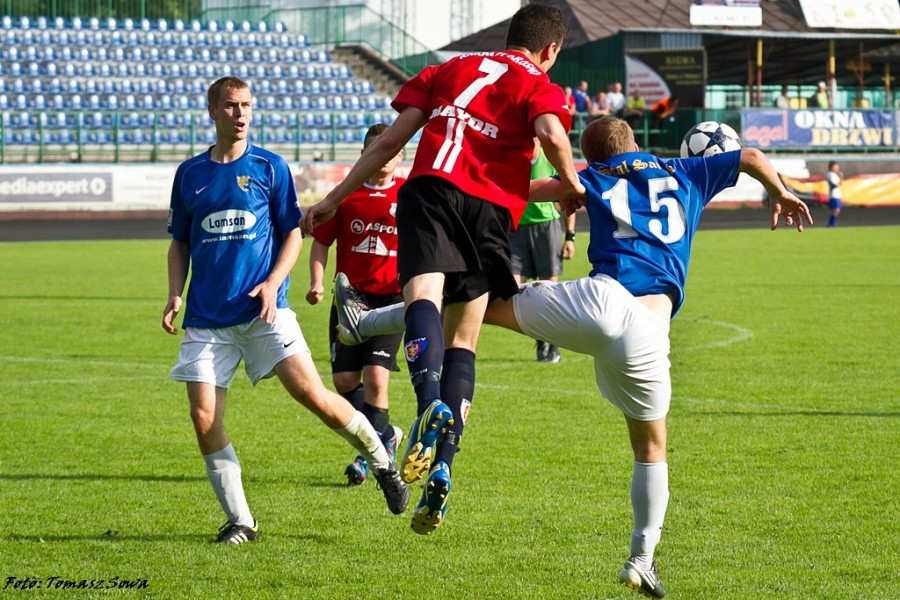 Derby z Krosnem na remis. Czterech zawodników wyrzuconych z boiska