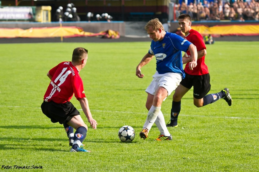 Derby z Krosnem na remis. Czterech zawodników wyrzuconych z boiska