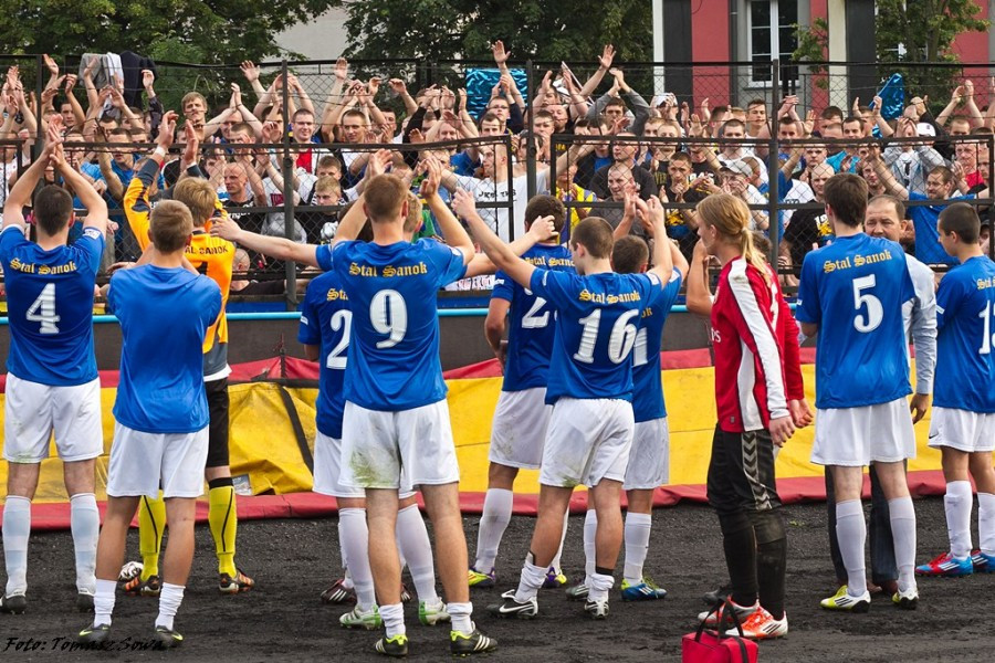 Derby z Krosnem na remis. Czterech zawodników wyrzuconych z boiska