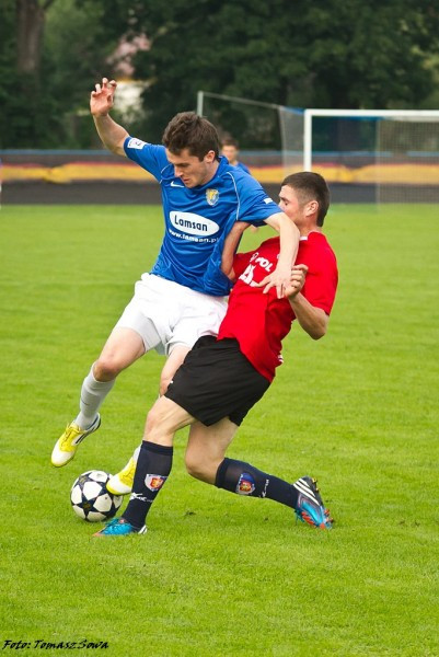 Derby z Krosnem na remis. Czterech zawodników wyrzuconych z boiska