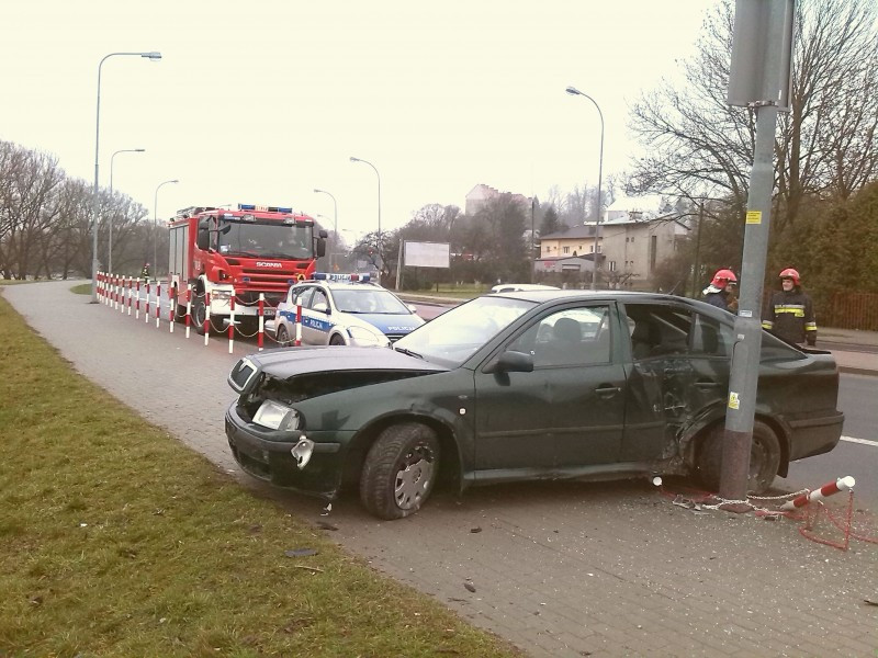Wypadek na ul. Królowej Bony. Kobieta trafiła do szpitala