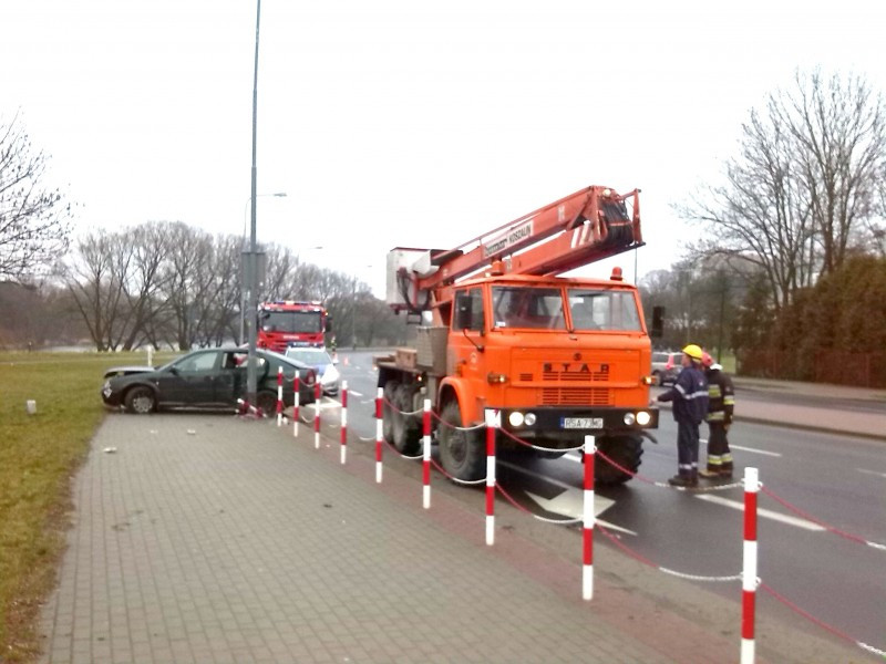 Wypadek na ul. Królowej Bony. Kobieta trafiła do szpitala