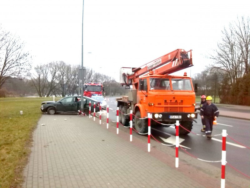 Wypadek na ul. Królowej Bony. Kobieta trafiła do szpitala