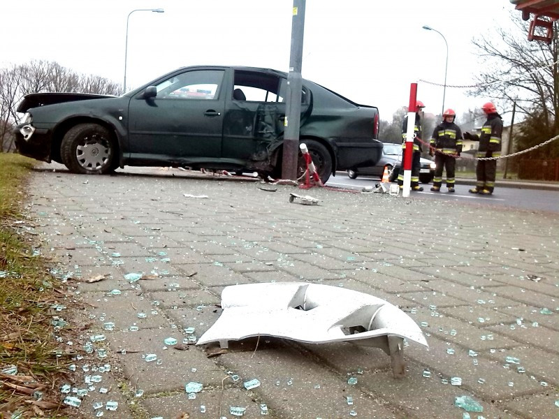 Wypadek na ul. Królowej Bony. Kobieta trafiła do szpitala