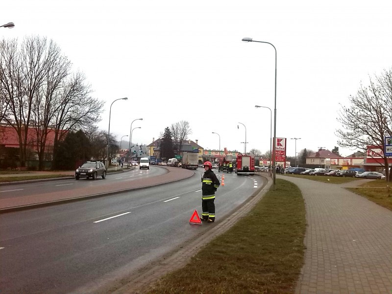 Wypadek na ul. Królowej Bony. Kobieta trafiła do szpitala