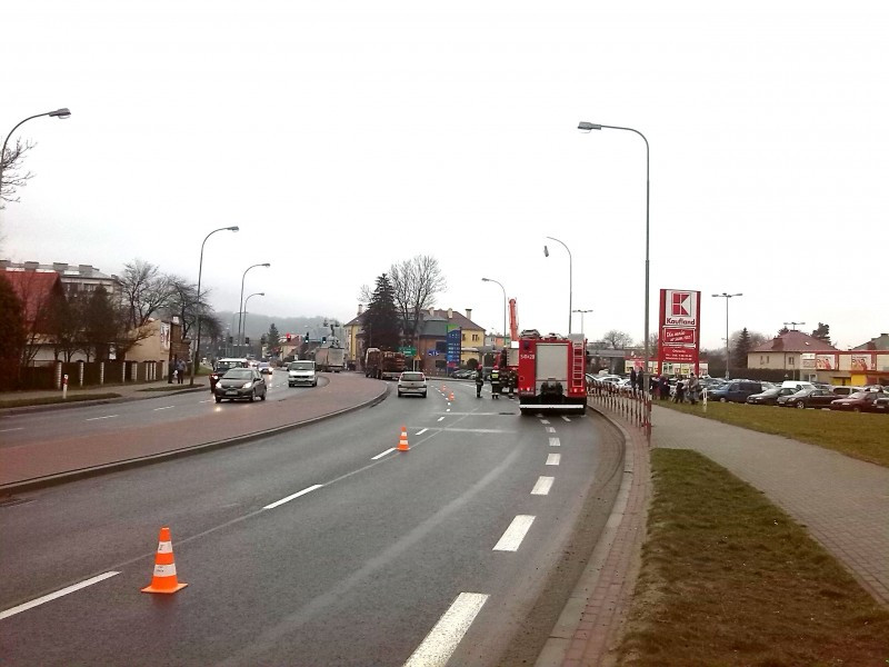 Wypadek na ul. Królowej Bony. Kobieta trafiła do szpitala