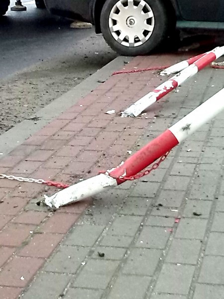 Wypadek na ul. Królowej Bony. Kobieta trafiła do szpitala