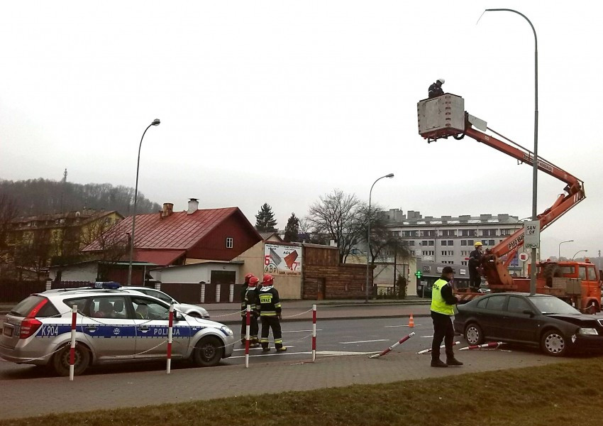Wypadek na ul. Królowej Bony. Kobieta trafiła do szpitala