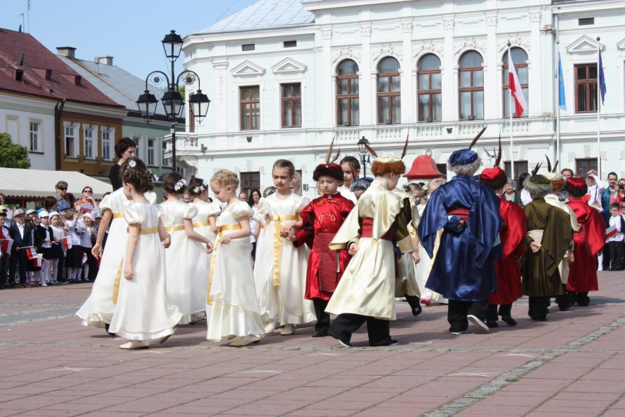 Biało-czerwono na rynku. Święto flagi w Sanoku