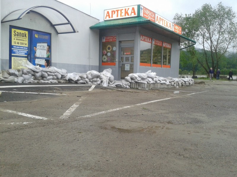 Zalane budynki i ulice, ewakuacja ludzi, przekroczone stany alarmowe rzek. Sprawdź aktualną sytuację