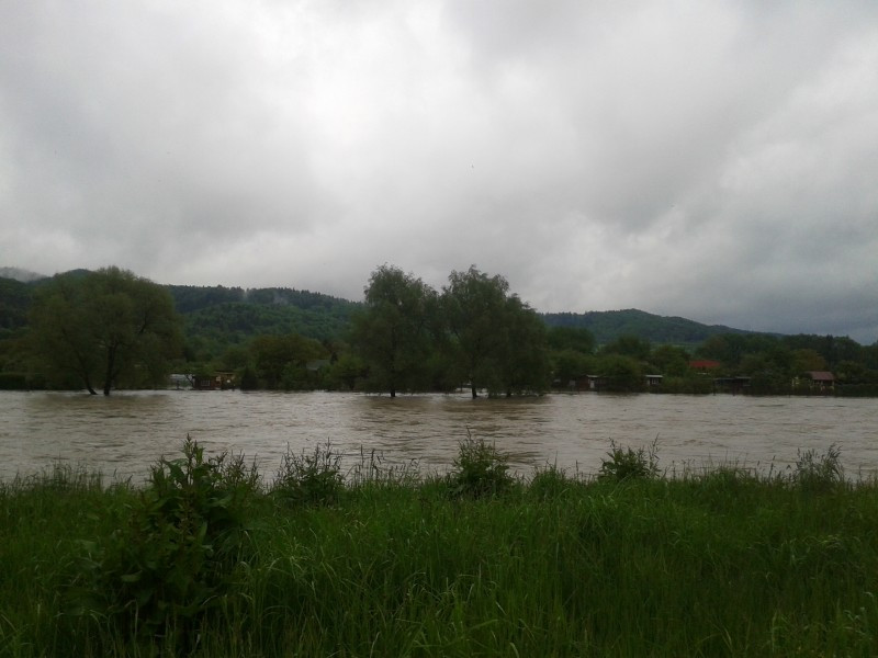 Zalane budynki i ulice, ewakuacja ludzi, przekroczone stany alarmowe rzek. Sprawdź aktualną sytuację