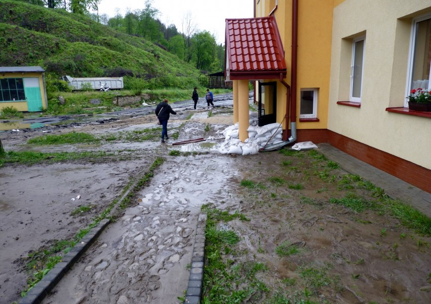 Mieszkańcy zalanego bloku w Ustrzykach Dolnych: 