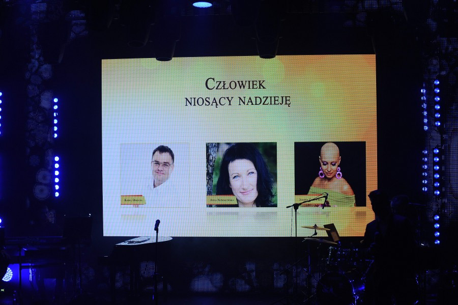 Dziewczyna, która niesie nadzieję