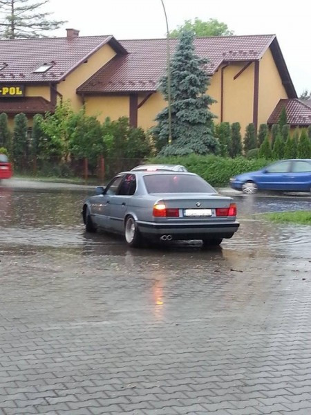 Potężna ulewa nad Sanokiem. Wiatr zerwał dach gimnazjum