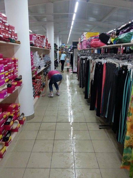 Potężna ulewa nad Sanokiem. Wiatr zerwał dach gimnazjum