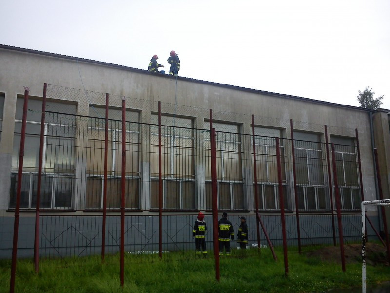 Potężna ulewa nad Sanokiem. Wiatr zerwał dach gimnazjum
