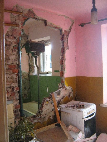 Wybuch gazu w Zagórzu. Dziś decyzja, czy mieszkańcy mogą wrócić do mieszkań