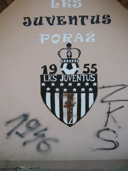 Wandale zdewastowali kolejny klubowy budynek