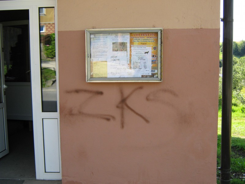 Wandale zdewastowali kolejny klubowy budynek