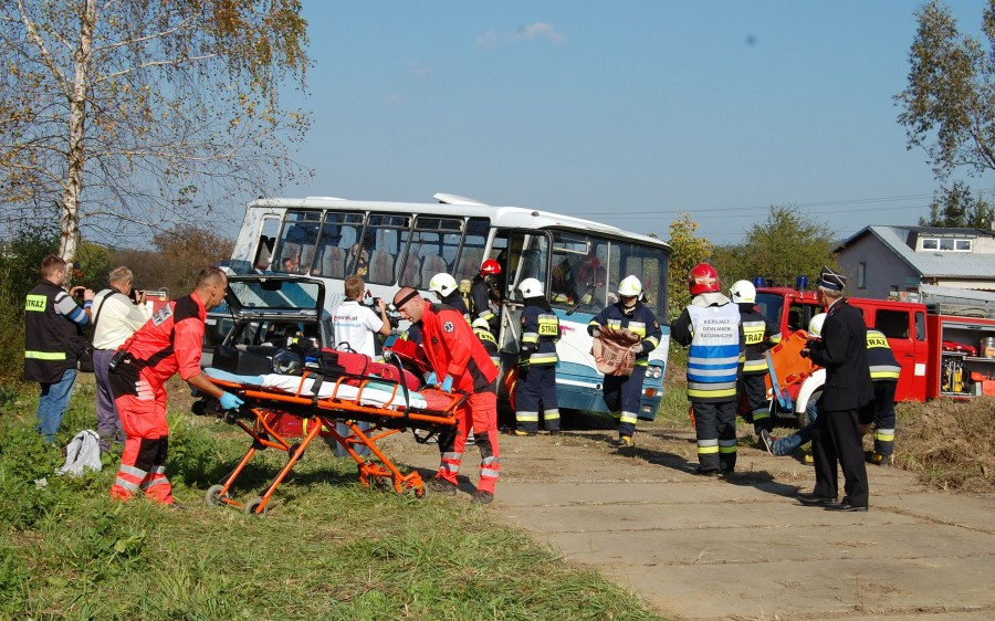 Wypadek, obława i narkotykowi dilerzy w Zagórzu