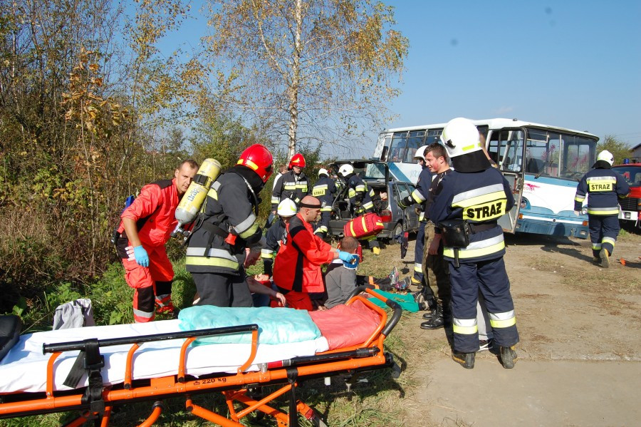 Wypadek, obława i narkotykowi dilerzy w Zagórzu