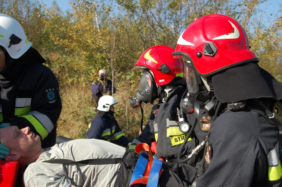 Wypadek, obława i narkotykowi dilerzy w Zagórzu