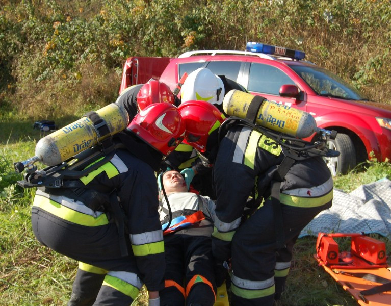 Wypadek, obława i narkotykowi dilerzy w Zagórzu
