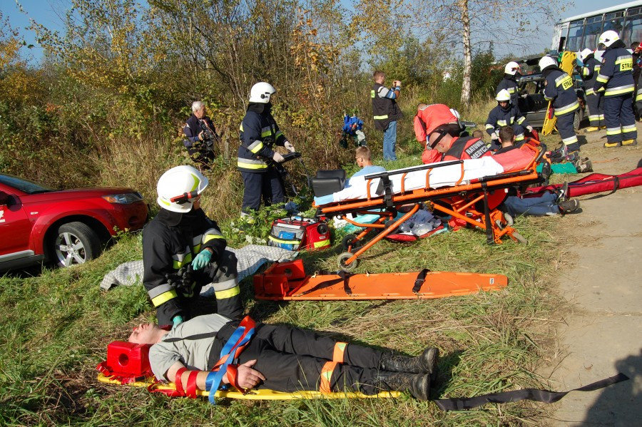 Wypadek, obława i narkotykowi dilerzy w Zagórzu