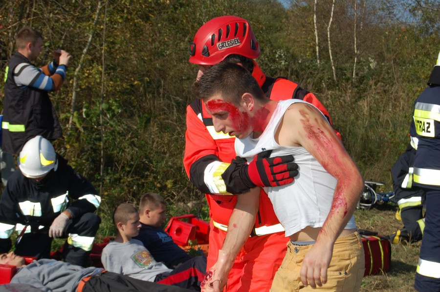 Wypadek, obława i narkotykowi dilerzy w Zagórzu