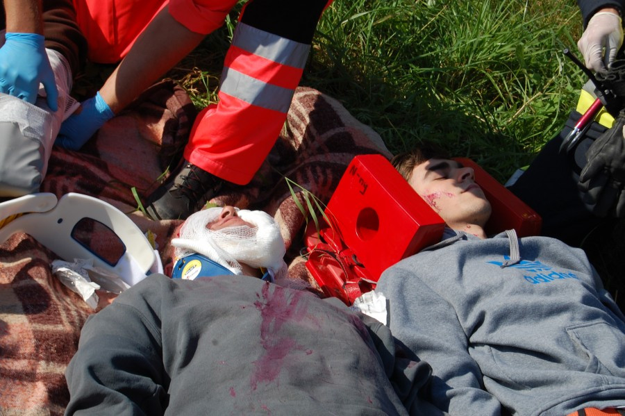 Wypadek, obława i narkotykowi dilerzy w Zagórzu