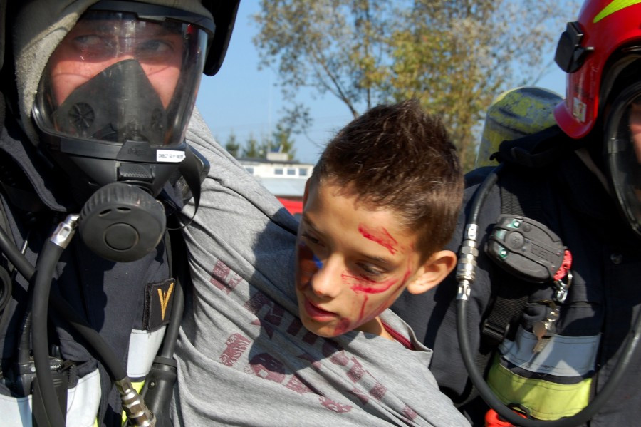 Wypadek, obława i narkotykowi dilerzy w Zagórzu