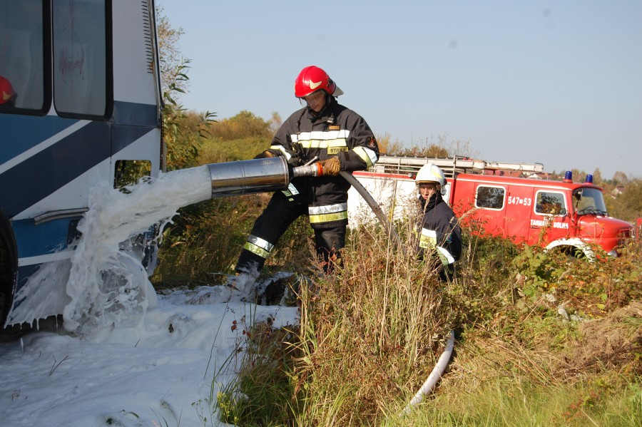 Wypadek, obława i narkotykowi dilerzy w Zagórzu