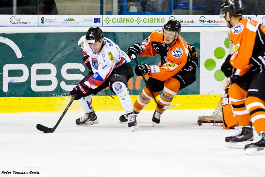 Ciarko lepszy od lidera