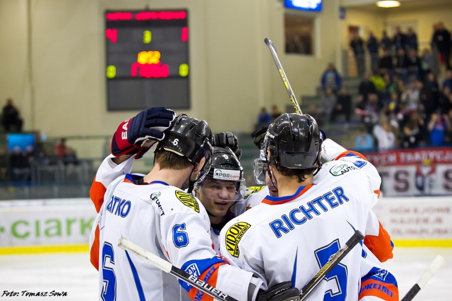 Ciarko lepszy od lidera