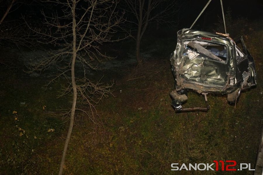 Zjechał ze skarpy i wpadł potoku