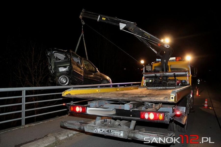 Zjechał ze skarpy i wpadł potoku