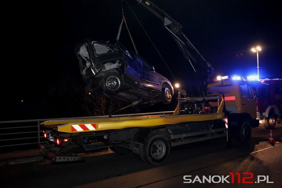 Zjechał ze skarpy i wpadł potoku